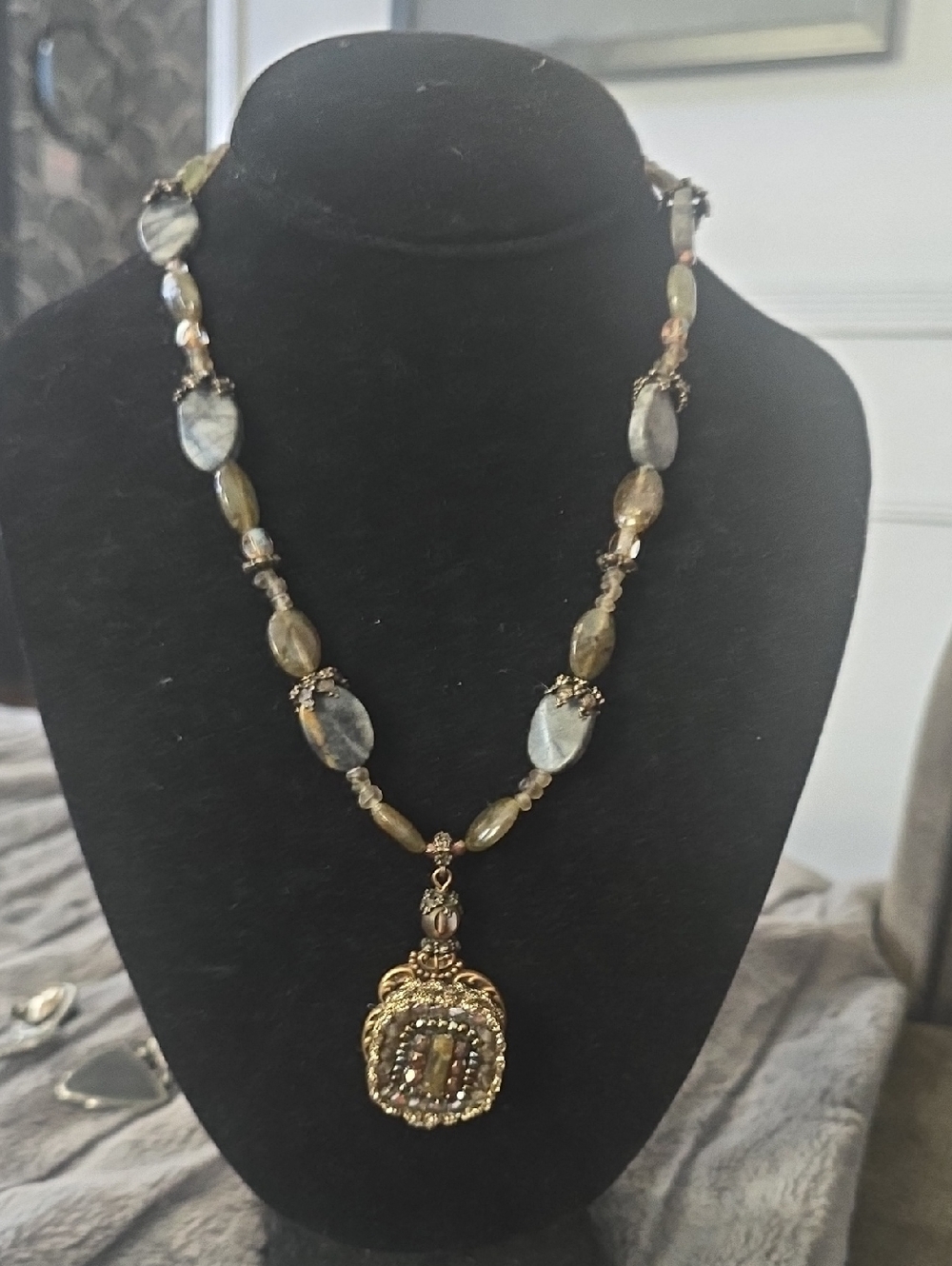 Maya Gold Pendant Necklace with Olive and Pearl Beads And Earrings